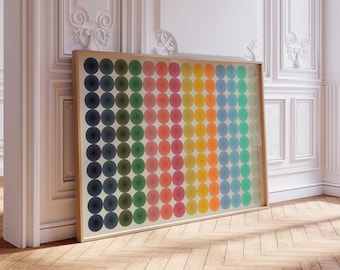 Puede incluir: Una pieza de arte mural rectangular enmarcada que presenta una cuadrícula de círculos sólidos dispuestos en columnas verticales. Los círculos muestran un degradado de colores que incluye azul oscuro, verde oliva, rosa, coral, amarillo, naranja, azul claro y verde azulado.