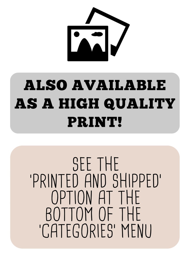 Pu&ograve; includere: Una grafica con un'immagine in bianco e nero di un paesaggio montano all'interno di una cornice. Il testo "ALSO AVAILABLE AS A HIGH QUALITY PRINT!" &egrave; in una casella grigia. Il testo "SEE THE 'PRINTED AND SHIPPED' OPTION AT THE BOTTOM OF THE 'CATEGORIES' MENU" &egrave; in una casella beige.