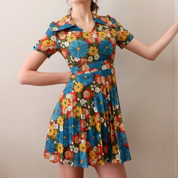 70s pleated floral dress, size small