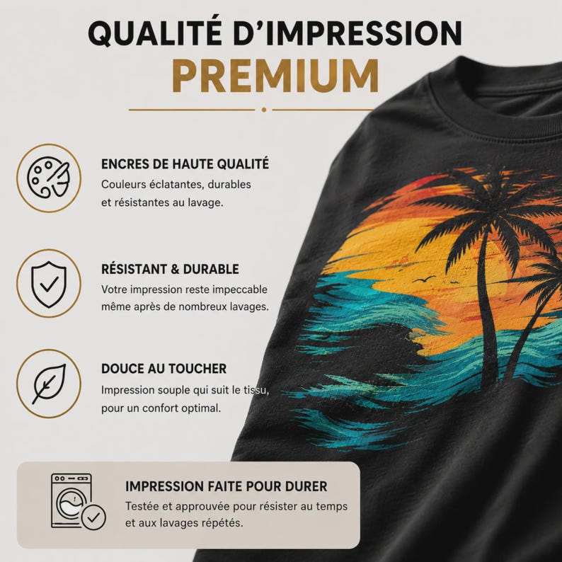 Puede incluir: Una camiseta negra con un gr&aacute;fico de una puesta de sol sobre el oc&eacute;ano con palmeras. La imagen incluye texto en franc&eacute;s que detalla la calidad de impresi&oacute;n, durabilidad y tacto de la tela, con iconos de tinta, un escudo, una hoja y una lavadora.