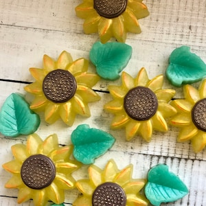 Sunflower soap set, two sunflowers with two leaves. Gift for her, birthday gift, sunflower lovers, shower gift, treat yourself, wedding gift