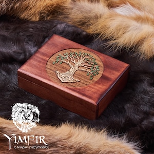 Árbol celta - Hojas verdes / Pirograbado / Pintado a mano / Pulido / Joyero / Caja de tarot / Wicca / Almacenamiento de cristales / Caja de altar /