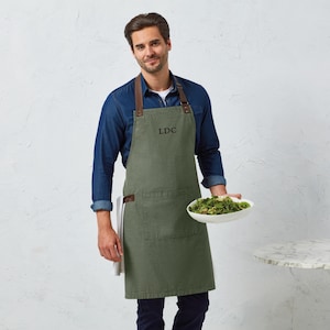 Monogrammed Apron – Personalised Cooking Gift, Custom Bib Apron with Pocket, Gift for Him or Her