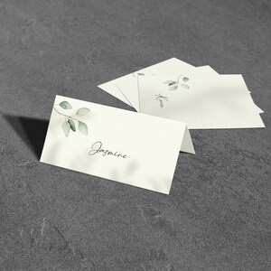 Plaatskaart, gepersonaliseerde tafelnaamkaarten, groene plaatsnamen, groene plaatskaarten Bruiloft, couverts, tafelopstelling, zitplaatsen, rustiek