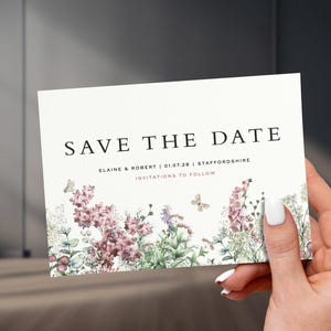 Wildflowers Save the Date — Salie en paarse botanische trouwkaart met enveloppen