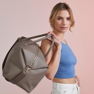 Personalisierte Wochenendtasche Taupe - Kunstleder Reisetasche Geschenk, benutzerdefinierte Reisetasche für Sie