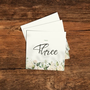 Numéros de table modernes | Fleurs blanches