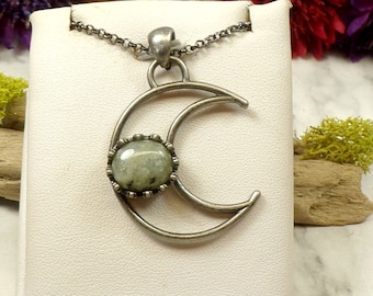 Collar de luna de labradorita, luna creciente de labradorita, luna de piedra preciosa, luna de plata antigua, luna azul