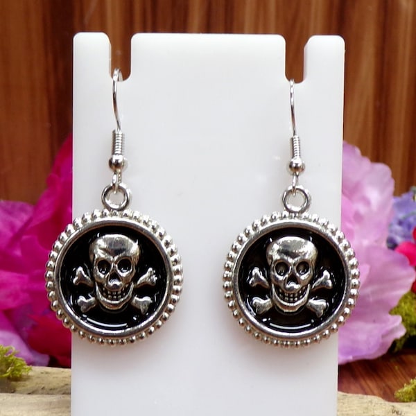 Black Pirate Skull Earrings, Pirate Jewelry, Swashbuckler, Halloween Earrings, Jolly Rodger Earrings, Gothic Earrings, Swashbuckler