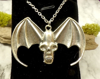 Gothic Winged Skull Necklace, Winged Demon Necklace, Gothic Skull Bat Jewelry, Halloween Costume Accessories
