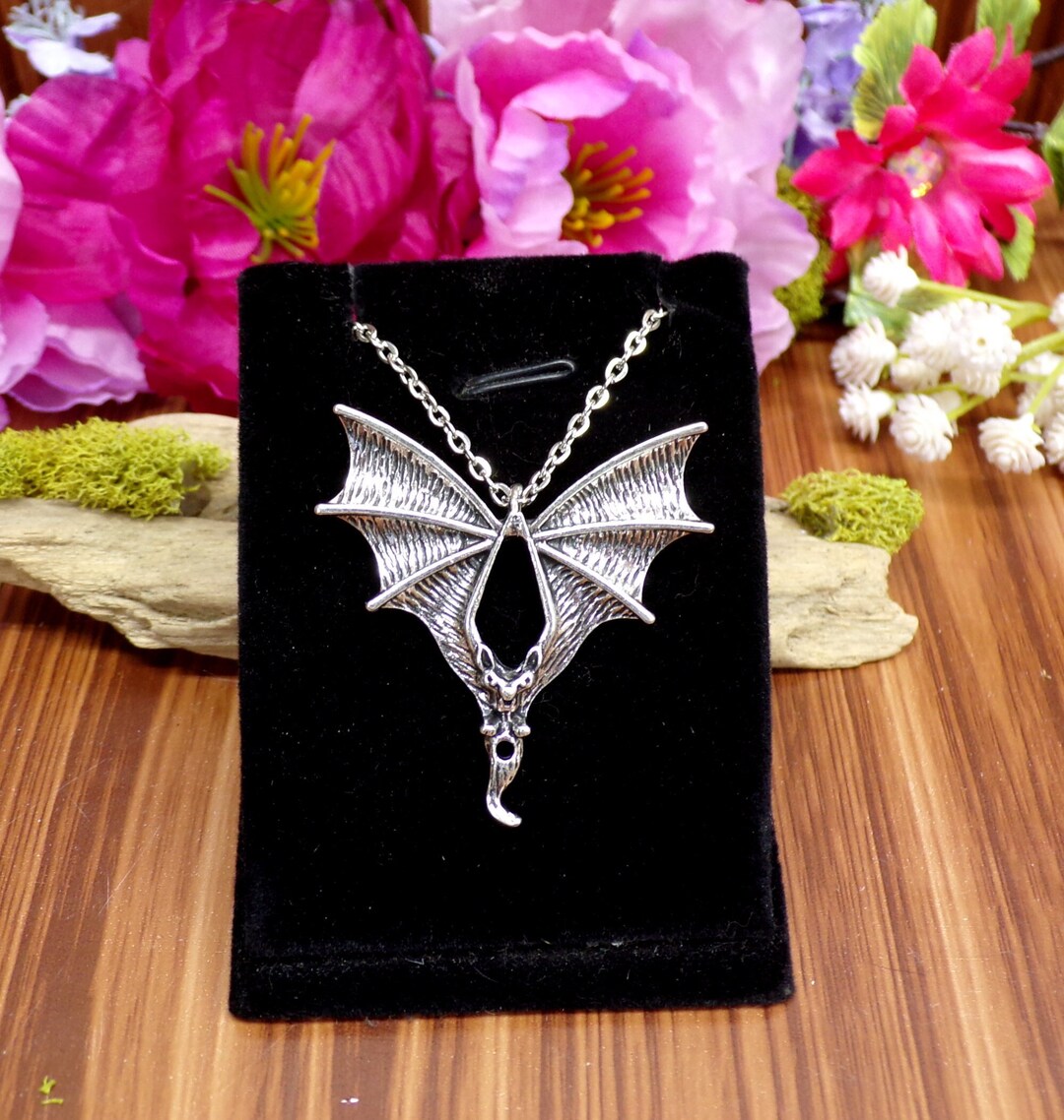 Silver Bat Pendant Necklace – Gothic Halloween Vampire Jewelry - Etsy