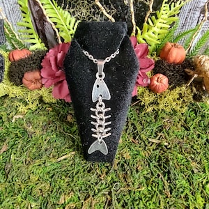 Fishbone Necklace, Fish Skeleton Jewelry, Halloween, Gothic Accessories, Beach Jewelry, Movable Fish Dangle