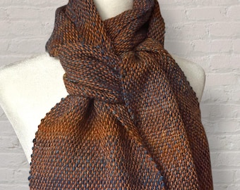 Bufanda tejida a mano bruñida