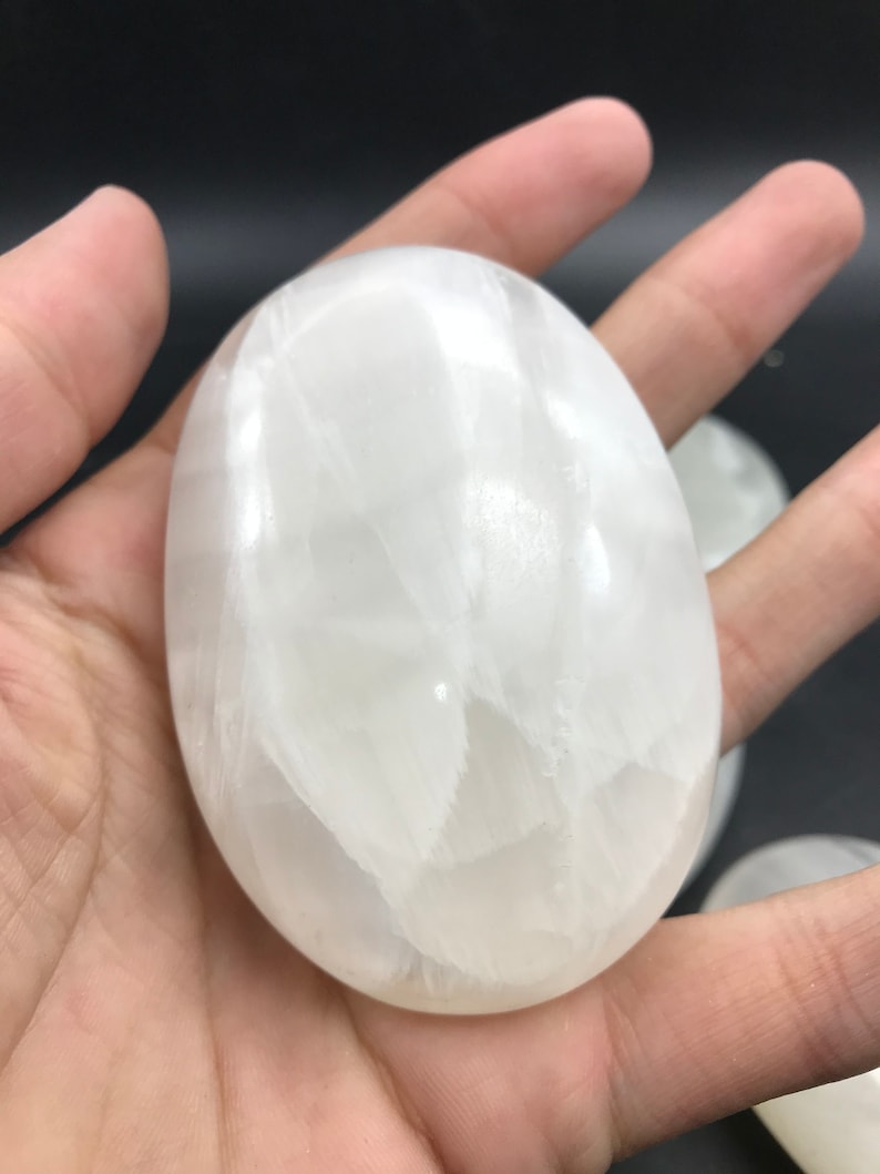 6 White Calcite Palms 894gr 7.2x5.5x2.8cm From Pakistan