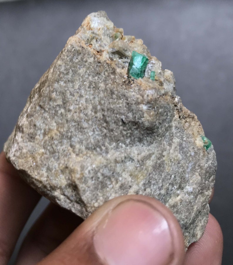 C16 Natural Emerald Crystal Specimen From Sawat Pakistan 187gr 2.8 inch