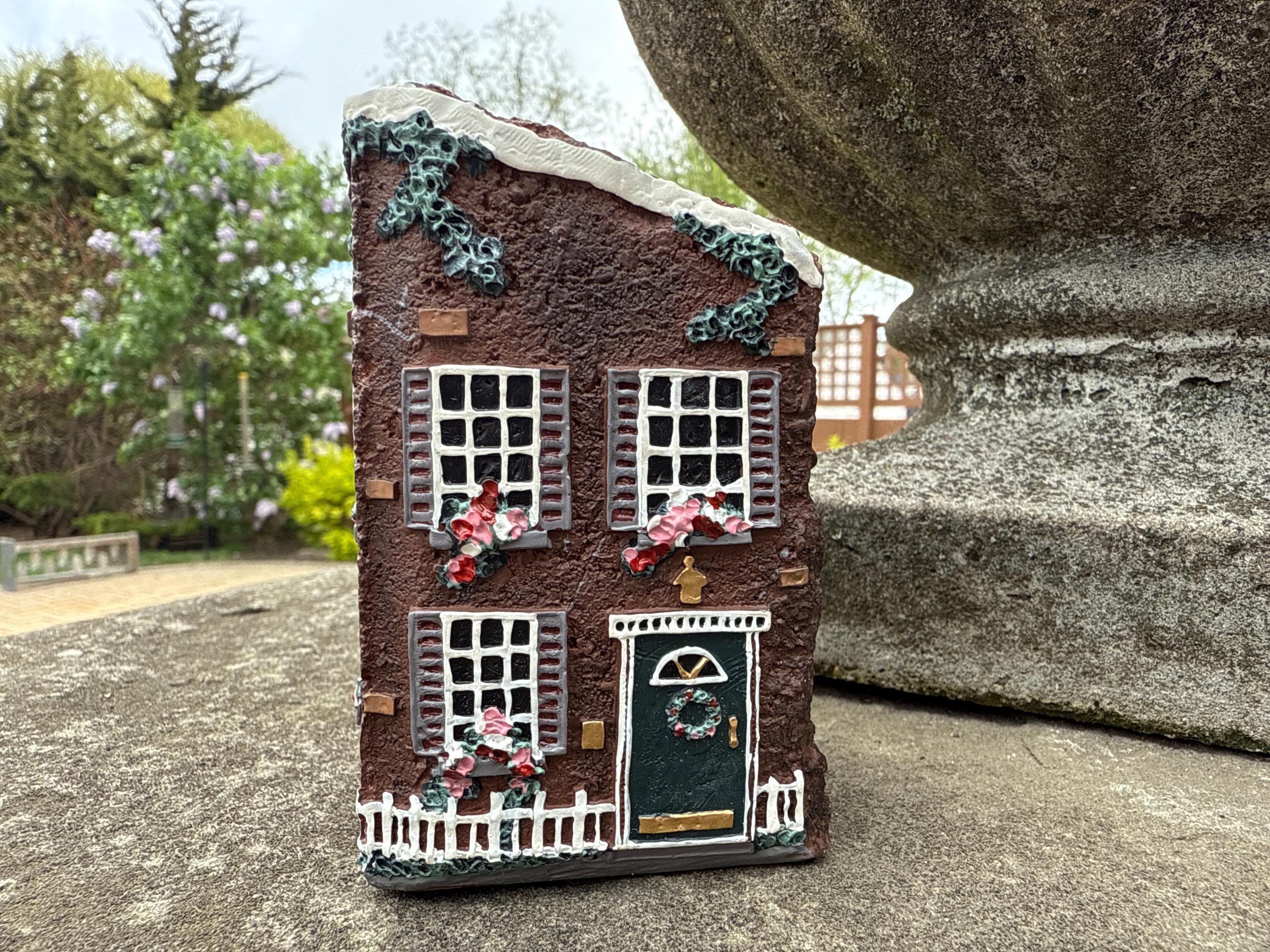 Enesco Brick by Brick 338451 "The Oak Leaf" Cottage