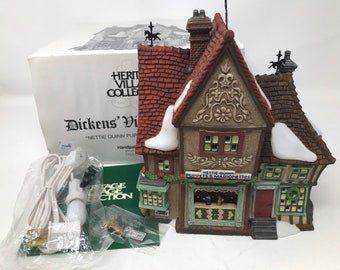 Avdelning 56 “Nettie Quinn Dockor och Marionetter” Dickens Village-serien 58344 Heritage Village-samlingen