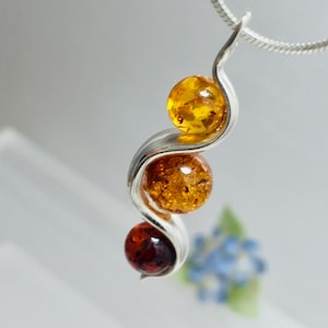 Delicate Amber Necklace,Women Amber Necklace,Multicolor Round Amber Stone,Bernstein Necklace,Amber and Silver Jewelry,Charm Necklace,Gift