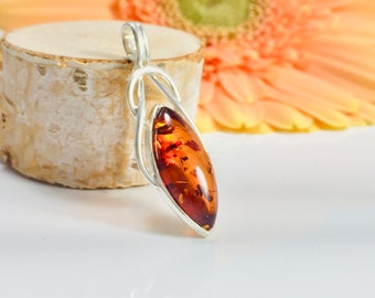 Marquise Amber Pendant,Women Amber Pendant,Bernstein,Everyday Amber Jewelry,Souvenir Amber Stone,Gemstone Jewelry,Silver and Amber Jewelry