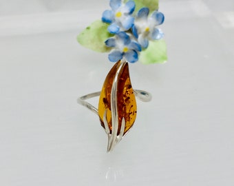 Baltic Amber Ring,Modern Silver and Amber Ring,Delicate Baltic Amber Ring,Bernstein Ring,Amber and Silver Jewelry,Statement Amber Ring,Gift