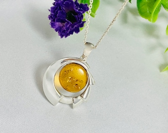 Classic Baltic Amber Pendant,Women Jewelry,Bernstein,Amber Stone,Unisex Amber Jewelry,Amber Gift,Amber Necklace,Unique Amber Pendant,