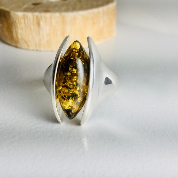 Statement Amber Ring,Women Jewelry,Bernstein,Green Amber Stone Ring,Silver Ring,Modern Amber Ring,Souvenir Amber Stone,Elegant Jewelry,Gift