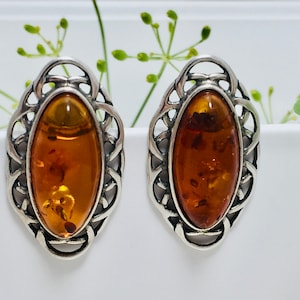 Stud Amber Earrings ,Elegant Silver Earrings and Natural Baltic Amber,Detailed Silver Earrings,Bernstein Stud Earrings,Amber and Silver,Gift