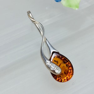 Teardrop Amber pendant,Amber and Silver pendant,Bernstein Teardrop Pendant,Small Amber Pendant,Statement Amber Pendant Amber Jewelry,Gift