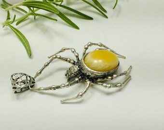 Big Spider Pendant,Yellow Amber Pendant,Luxury Amber Jewelry,Bernstein,Unisex Halloween Jewelry,Souvenir Amber Stone,Amber Pendant Talisman