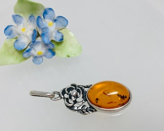 Baltic Amber Pendant,Bernstein,Amber Stone,Floral Amber Necklace,Amber and Silver Jewelry,Amber Gift,Women Amber Pendant,Amber Vintage Style