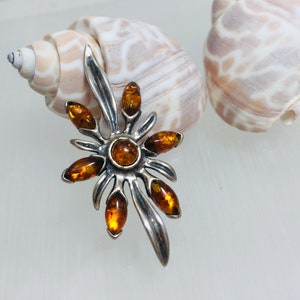 Stylish Silver pendant with Natural Baltic Amber,Amber Pendant,Bernstein Jewelry,Vintage Amber Jewelry,Amber Necklace,Silver Jewelry,Gift