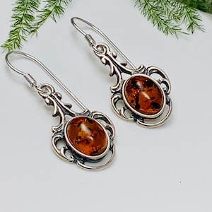 Dangle Amber Earrings,Women Jewelry,Silver and Amber Earrings,Bernstein,Vintage Style Earrings,Classic Amber Jewelry,Everyday Amber Jewelry