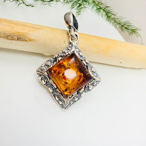 Square Baltic Amber Pendant, Bernstein,Silver Pendant,Unisex Amber Pendant,Amber Necklace,Amber Jewelry,Amber and Silver, Classic Amber Gift