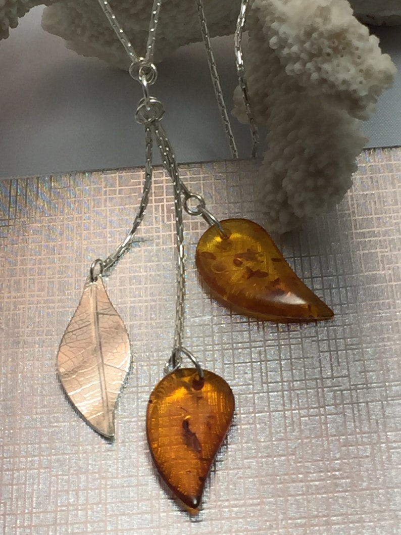 Natural Cognac Coloured Baltic Amber Leaf Shaped Necklace,Bernstein Pendant and Silver.925,Moderne Amber Jewelry Gift for Women,Gemstone