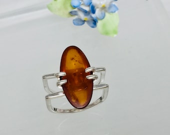 Oval Baltic Amber Ring,Bernstein Ring,Modern Amber Ring,Statement Honey Amber Ring,Amber Jewelry,Silver Ring,Amber and Silver Ring,Ring Gift