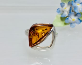 Statement Baltic Amber Ring,Bernstein Ring,Modern Amber Ring,Amber and Silver Jewelry,Square Amber Ring,Silver Ring,Bernstein Jewelry,Gift