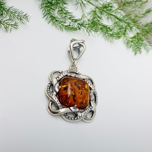 Filigree Silver Pendant with Natural Baltic Amber,Square Amber Necklace,Amber and Silver Jewelry,Bernstein Jewelry,Vintage Amber Gift