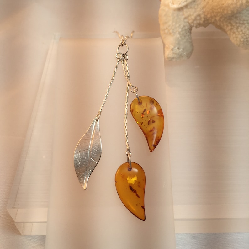 Natural Cognac Coloured Baltic Amber Leaf Shaped Necklace,Bernstein Pendant and Silver.925,Moderne Amber Jewelry Gift for Women,Gemstone