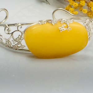 Gele amber stenen armband, bloemen bangle armband, amber manchet armband, vrouwen sieraden, Bernstein, unieke Baltische amber sieraden, amber souvenir