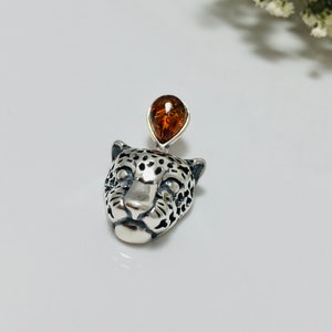 Baltic Amber Pendant,Bernstein,Unisex Amber Jewelry,Animals Necklace,Teardrop Amber Pendant,Jaguar Silver Pendant,Everyday Amber Jewelry