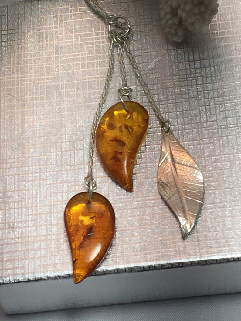 Natural Cognac Coloured Baltic Amber Leaf Shaped Necklace,Bernstein Pendant and Silver.925,Moderne Amber Jewelry Gift for Women,Gemstone