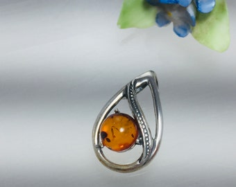 Baltic Amber Pendant,Amber and Silver Pendant,Bernstein Pendant,Silver and Amber Jewelry,Vintage Style Amber Pendant,Bernstein Jewelry,Gift