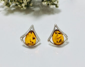 Stud Women Earrings,Silver and Amber Earrings,Bernstein,Teardrop Amber Earrings,Souvenir Amber Jewelry,Everyday Jewelry,Gemstone Earrings