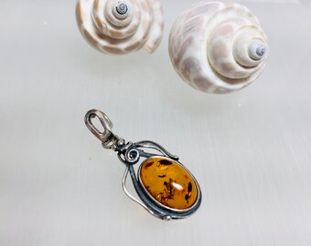 Classic Amber Pendant,Amber and Silver Jewelry,Vintage Amber Pendant,Silver Pendant, Vintage Jewelry,Amber Necklace,Amber Stone,Bernstein