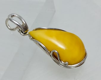 Unique Yellow Amber Pendant,Silver and Amber Pendant,Amber Necklace,Baltic Amber Jewelry,Butterscotch Amber Stone,Yellow Bernstein Pendant