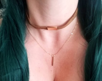 brown choker w/ gold chain & dangling bar charm