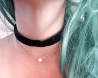 black velvet choker w/pearl