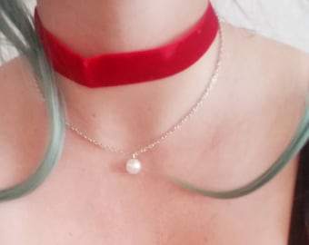 red velvet choker w/pearl