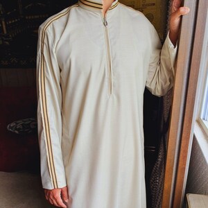 NEW STOCK Thobes, Thobe, IElegant Designer thobe, Arabic dress, Islamic clothing, Middle East, Men Wear, Jubbah, kaftan, Men thobes