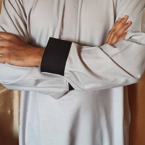 IElegant Designer muslim religious thobes for men /  long  robes for Islamic Ramadan men's wear / Arabic middle eastern UAE cotton clothing